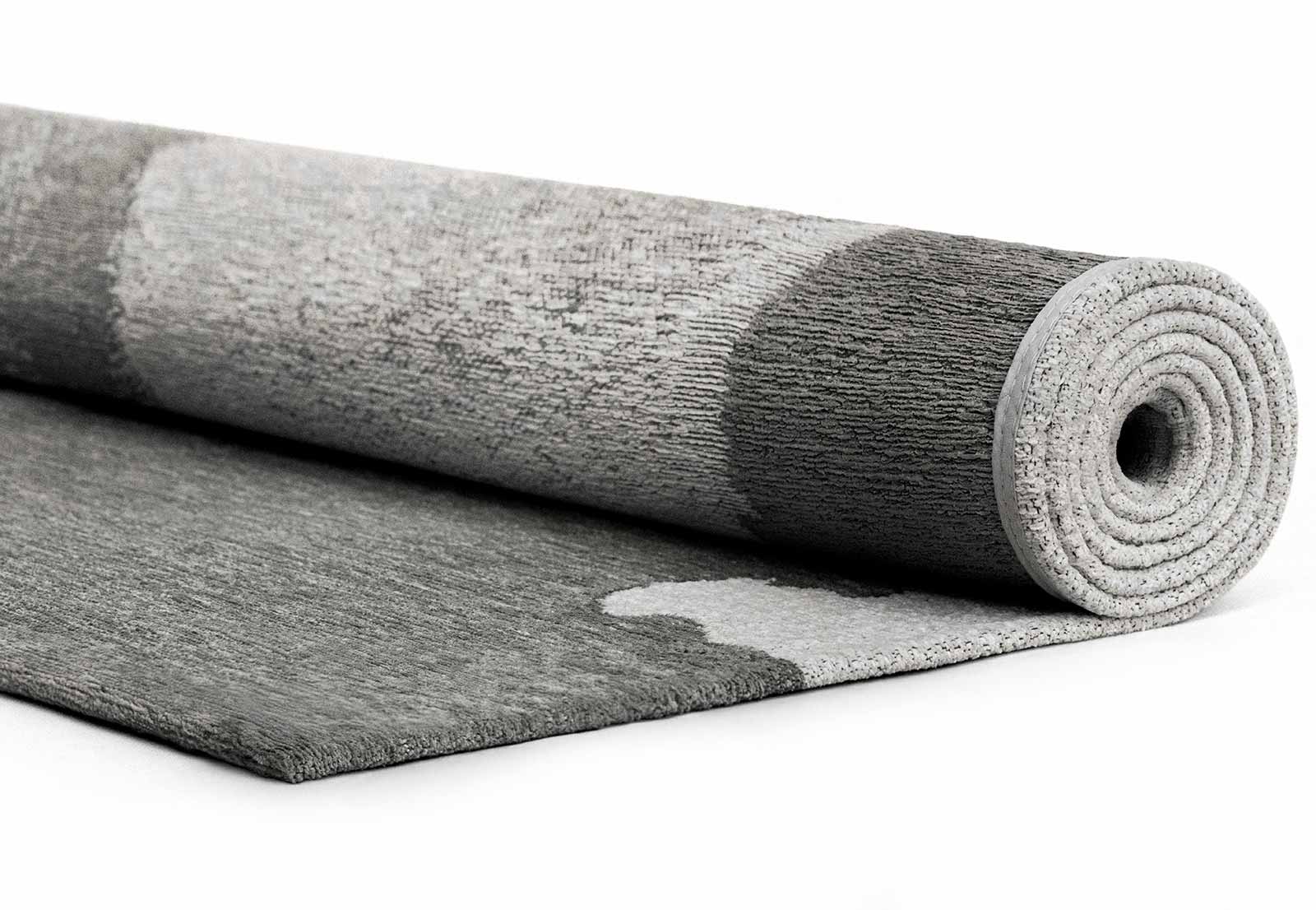 Louis De Poortere rug Meditation 2083 Lagoon Black Shadow roll